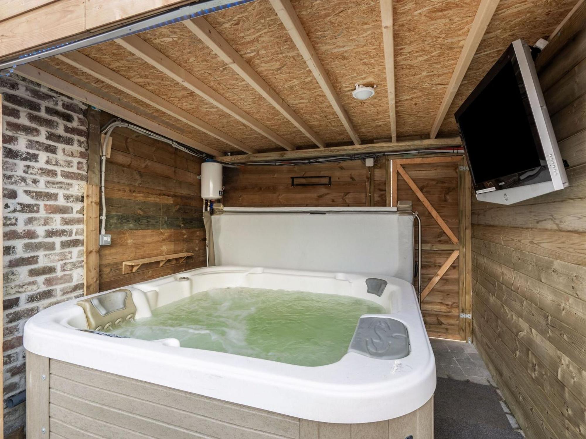 Tasteful Holiday Home In Loppem With Jacuzzi Exterior photo